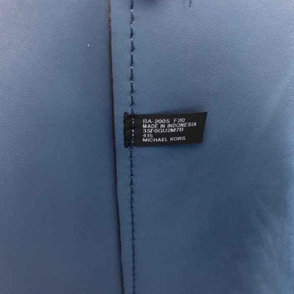 Michael Kors Suri Large Bucket Crossbody/ Brown - Picture 9 of 10